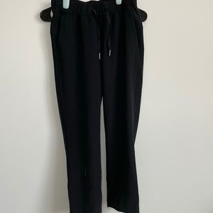 Lululemon | On the fly crop woven 23" | size 2 | Black